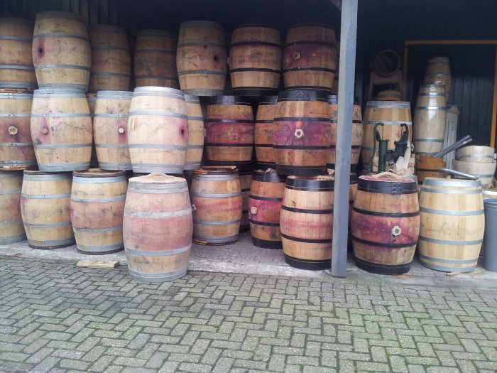 foto r 31 .225 ltr wijnvaten  