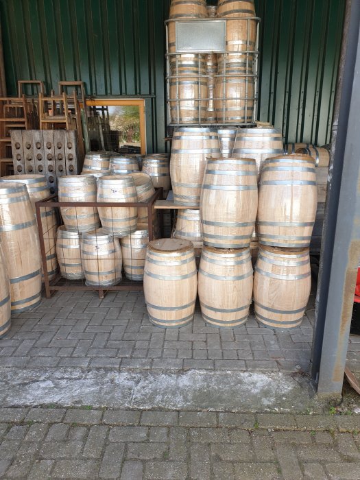foto r 11 .30ltr €80. 60ltr€90. 110 ltr €110,150ltr €120